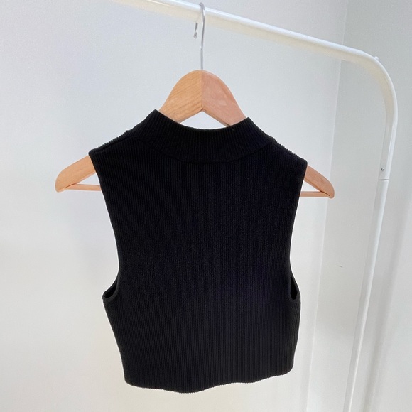 Aritzia Babaton Cropped Black Sleeveless Sweater Size L - Picture 2 of 3